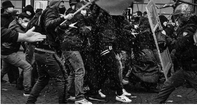 foto di scontri in piazza