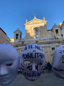 Foto della manifestazione in piazza Capranica