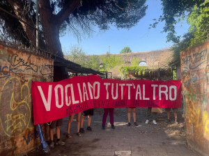 Striscione vogliamo tutt'altro