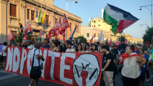 striscione apertura corteo no ponte
