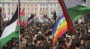 Manifestazione con tante persone