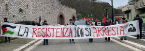 Striscione della manifestazione a Melfi: la resistenza non si arresta