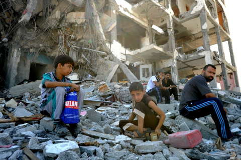 Bambini sulle macerie di Gaza