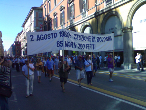Striscione della strage di bologna 