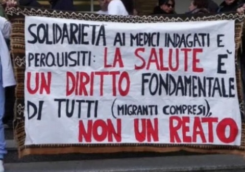 striscione la cura non è reato