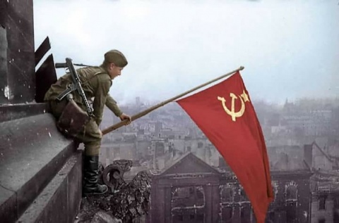 bandiera rossa al vento