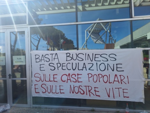 Basta business e speculazione sulle case popolari e sulle nostre vite