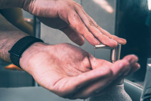 lavare le mani con il sapone