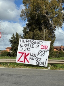 striscione di solidarietà non finisce qua