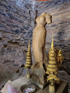 Statua di Durga del VI sec. ora al Museo Nazionale di Phnom Penh