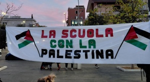 striscione La scuola con la Palestina