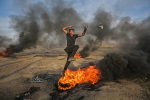 giovane palestinese resiste