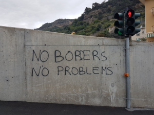 Scritta murale No borders No problems